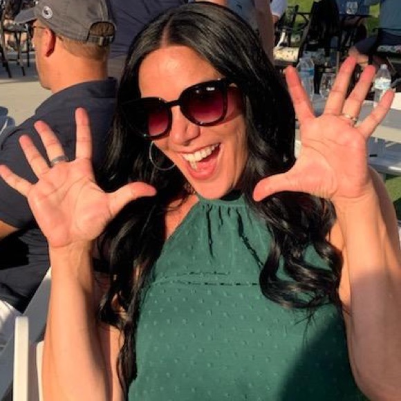 Meet your Posher, Cassandra - Picture 1 of 1